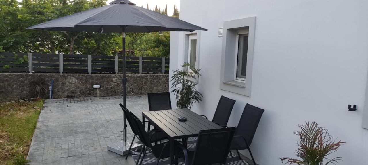 White Rose Apartment Potamos  ภายนอก รูปภาพ